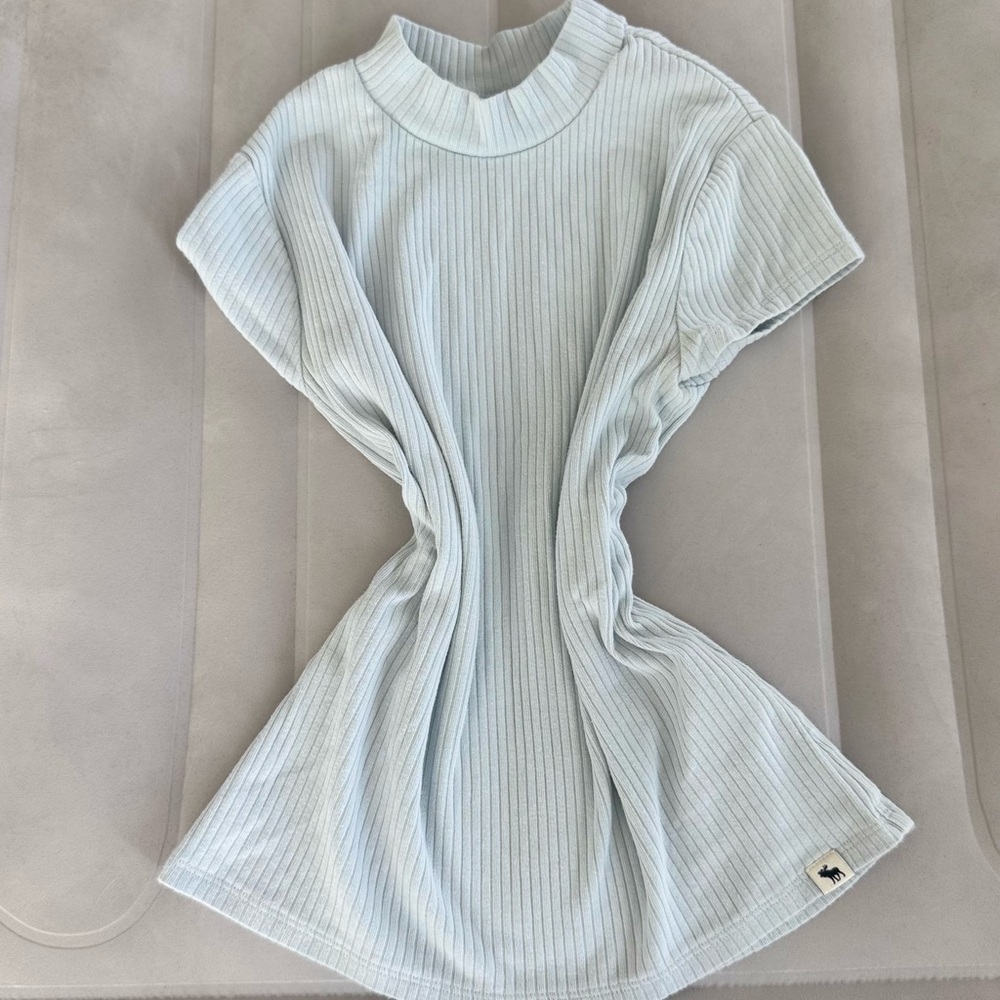 Abercrombie & Fitch light blue mockneck tee